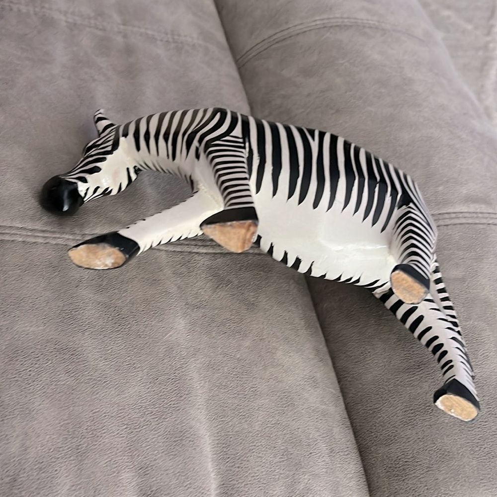 🦓 WOODEN ZEBRA 11” x 6” FIGURINE HOME ACCENT DECOR - Picture 4 of 7